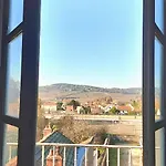 Cedre Beaune, A Beauvallon & Beaune (Cote d'Or)
