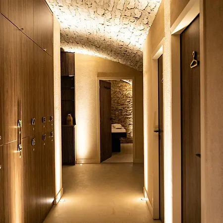 Cedre Beaune, A Beauvallon & Hotel Beaune (Cote d'Or)