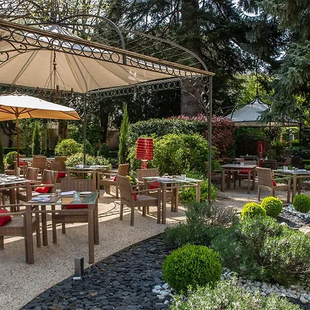Cedre Beaune, A Beauvallon & Hotell Beaune (Cote d'Or)