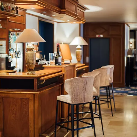 Cedre Beaune, A Beauvallon & 酒店 5*