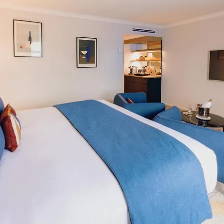 Cedre Beaune, A Beauvallon & Beaune (Cote d'Or)