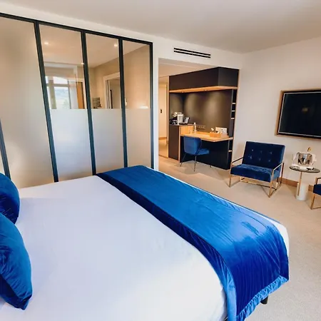 Cedre Beaune, A Beauvallon 5*