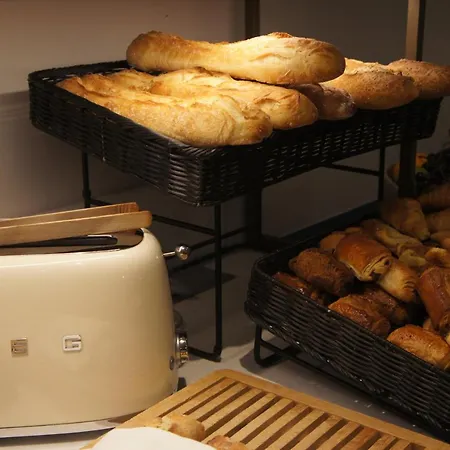 Cedre Beaune, A Beauvallon & 酒店