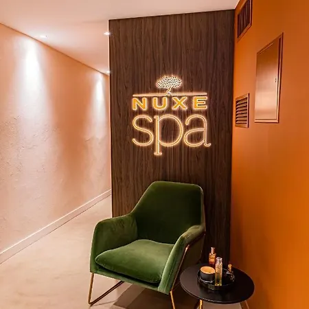 Cedre Beaune, A Beauvallon & Hotell