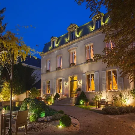 Cedre Beaune, A Beauvallon & Hotel Beaune (Cote d'Or)