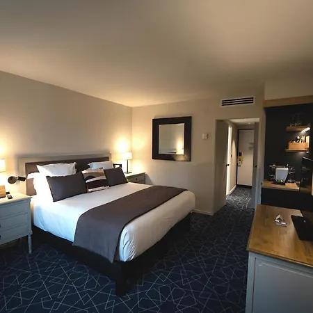 Cedre Beaune, A Beauvallon & Hotel Beaune (Cote d'Or)