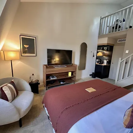 Cedre Beaune, A Beauvallon & Beaune (Cote d'Or)