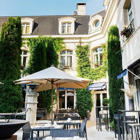 Cedre Beaune, A Beauvallon & Beaune (Cote d'Or)