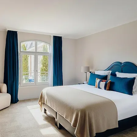 Cedre Beaune, A Beauvallon & Hotel