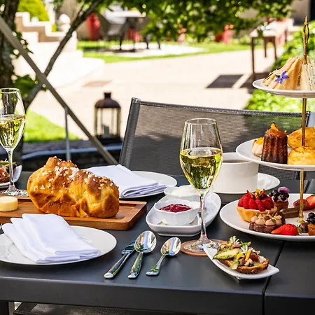 Hotel Cedre Beaune, A Beauvallon &