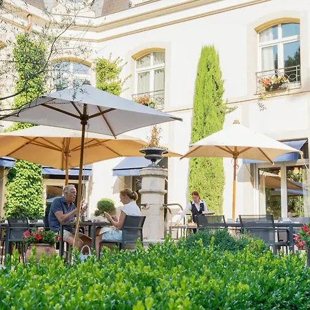 Cedre Beaune, A Beauvallon & Hotel