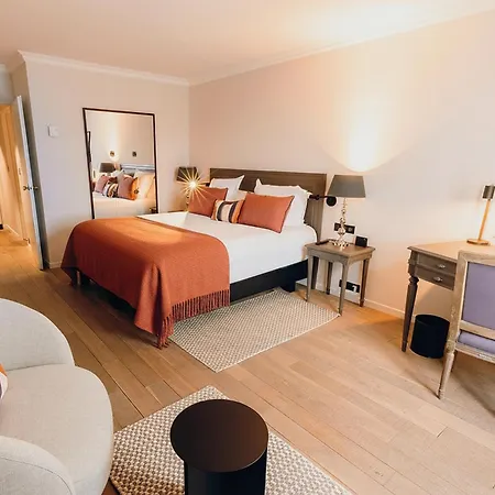 Cedre Beaune, A Beauvallon & Hotel Beaune (Cote d'Or)
