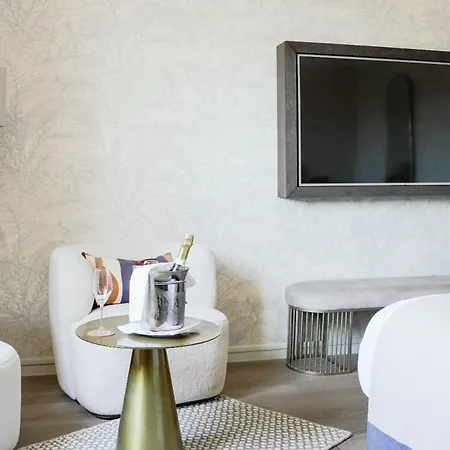 Hotel Cedre Beaune, A Beauvallon & 5*