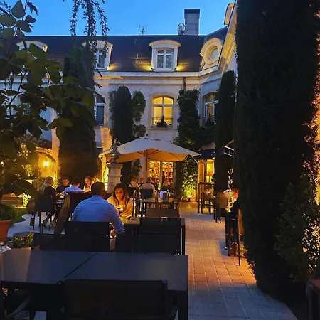 Cedre Beaune, A Beauvallon & Hotel Beaune (Cote d'Or)