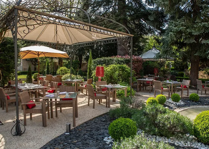 Cedre Beaune, A Beauvallon & Hotell Beaune (Cote d'Or)