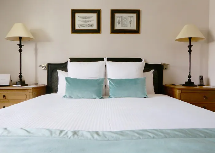 Cedre Beaune, A Beauvallon & Hotell