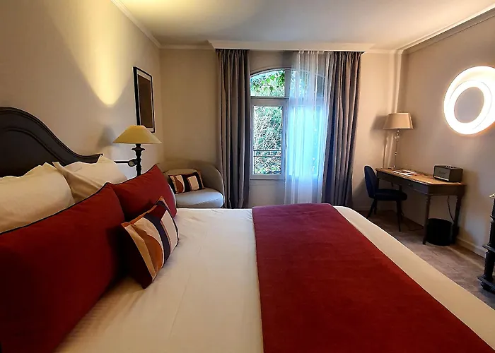 Cedre Beaune, A Beauvallon & Hotell Beaune (Cote d'Or)