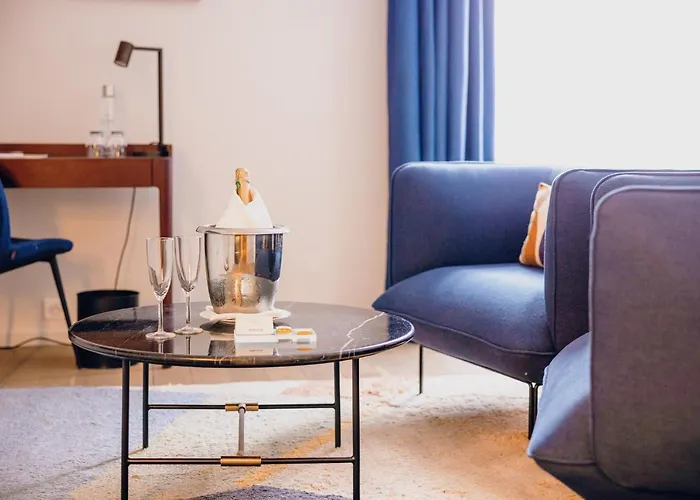 Cedre Beaune, A Beauvallon & Hotell Beaune (Cote d'Or)