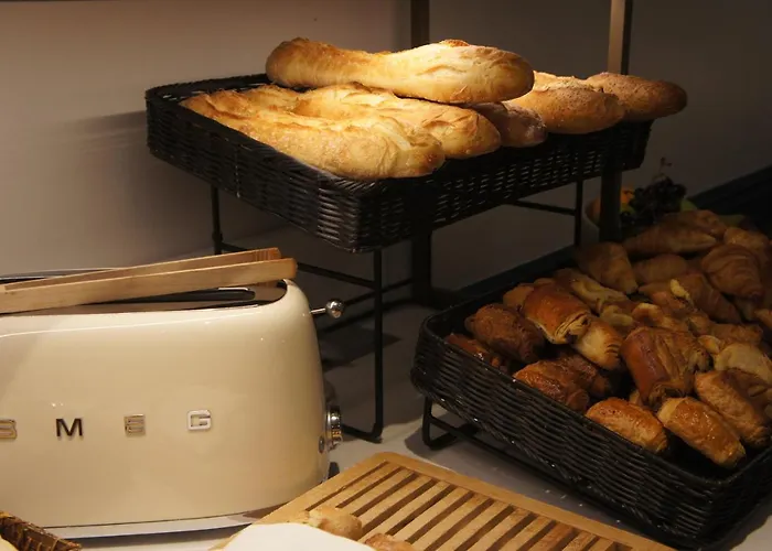 Cedre Beaune, A Beauvallon & 酒店